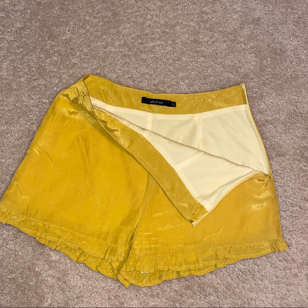 💛Ark & Co. Ruffle Bottom Shorts💛 - Picture 3 of 8